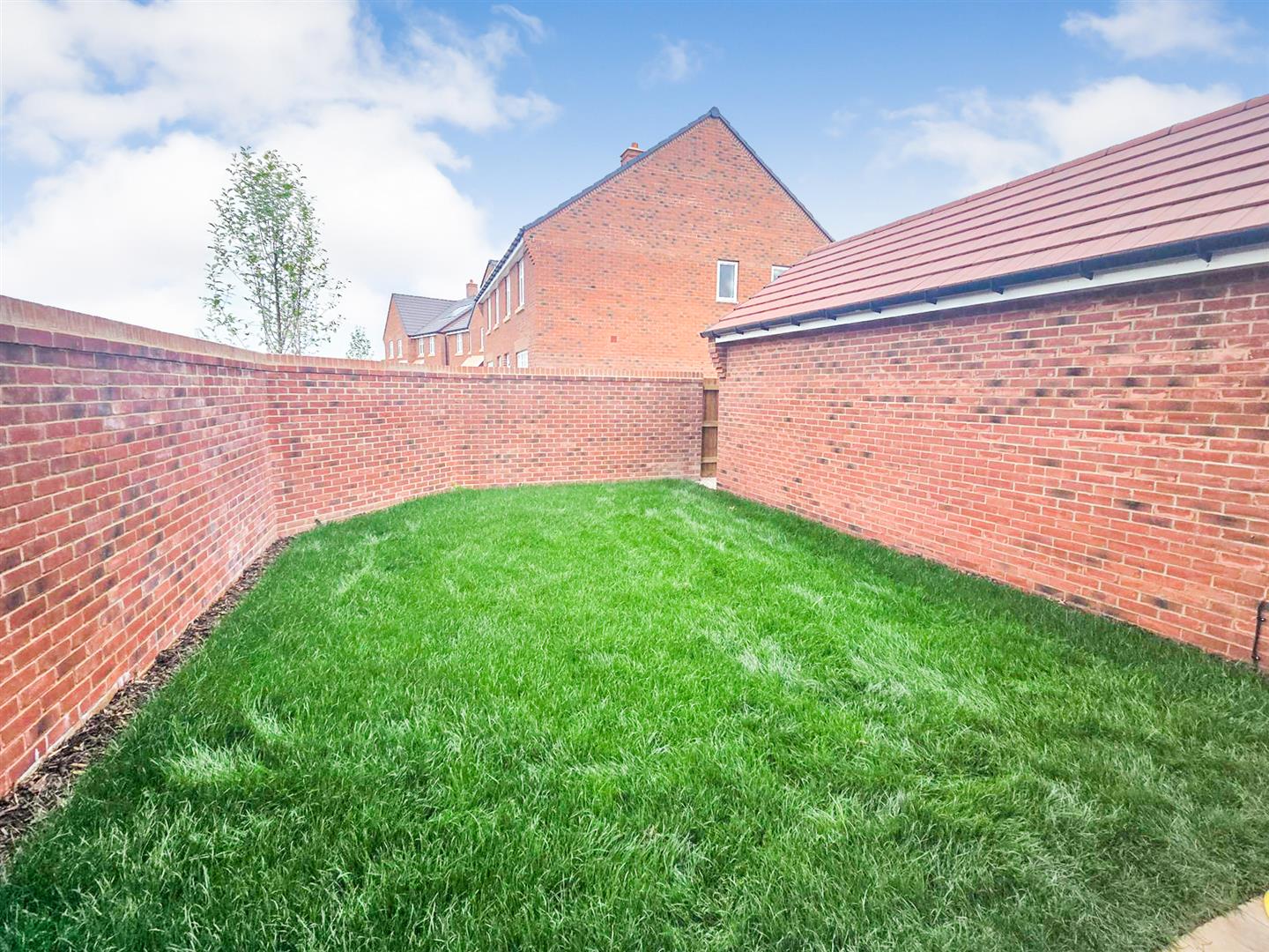 3 bed property in Cearle Close, Bedford